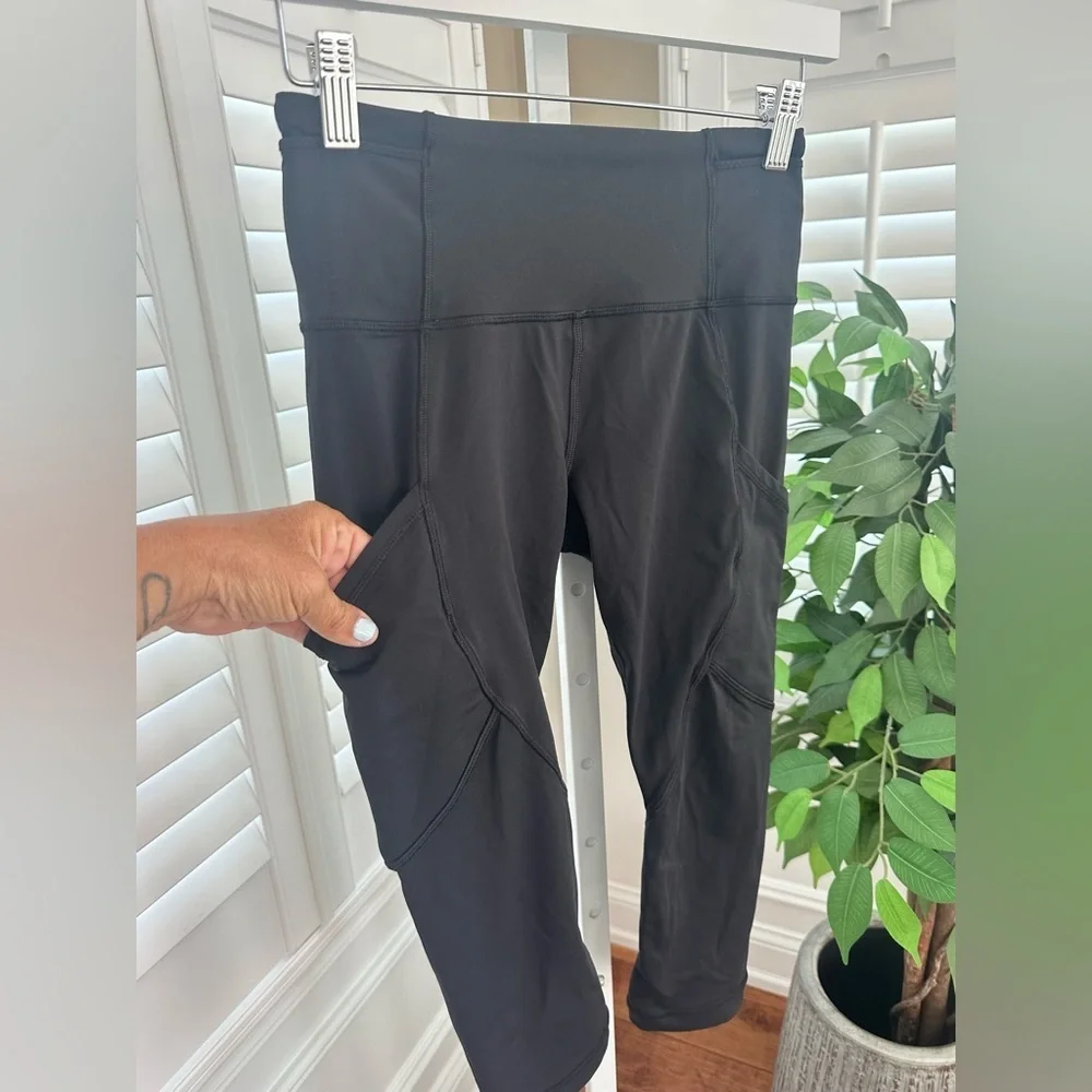 Lululemon Outrun Cropped Leggings in Black Size 4 - Picture 2 of 7